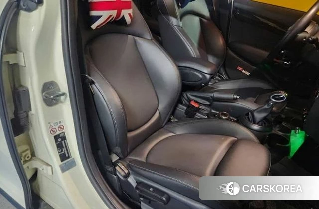 Mini Cooper 2018 Жемчужный цвет из Кореи, фото 2