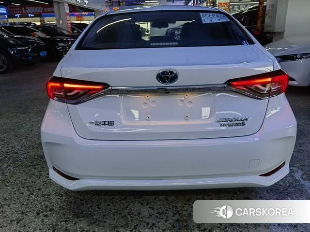Toyota Corolla 2023 Белый из Китая, фото 3