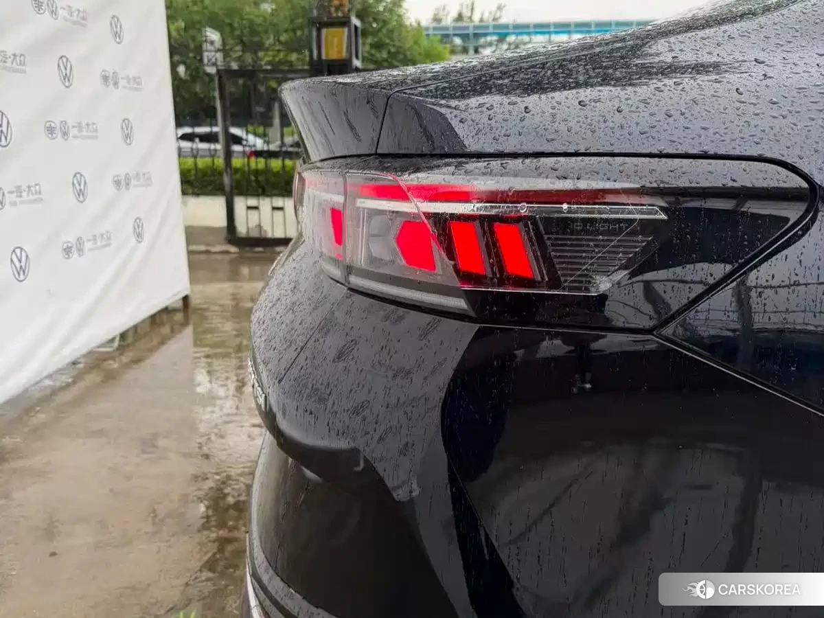 Volkswagen Magotan 2024 Синий из Китая, фото 2