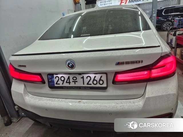 BMW 5 Series (G30) 2023 Белый из Кореи, фото 2