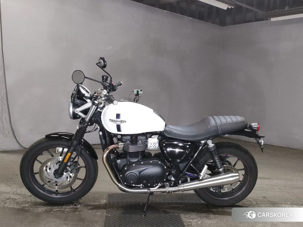 Проданный Triumph STREET TWIN 2018 из Японии, фото 2