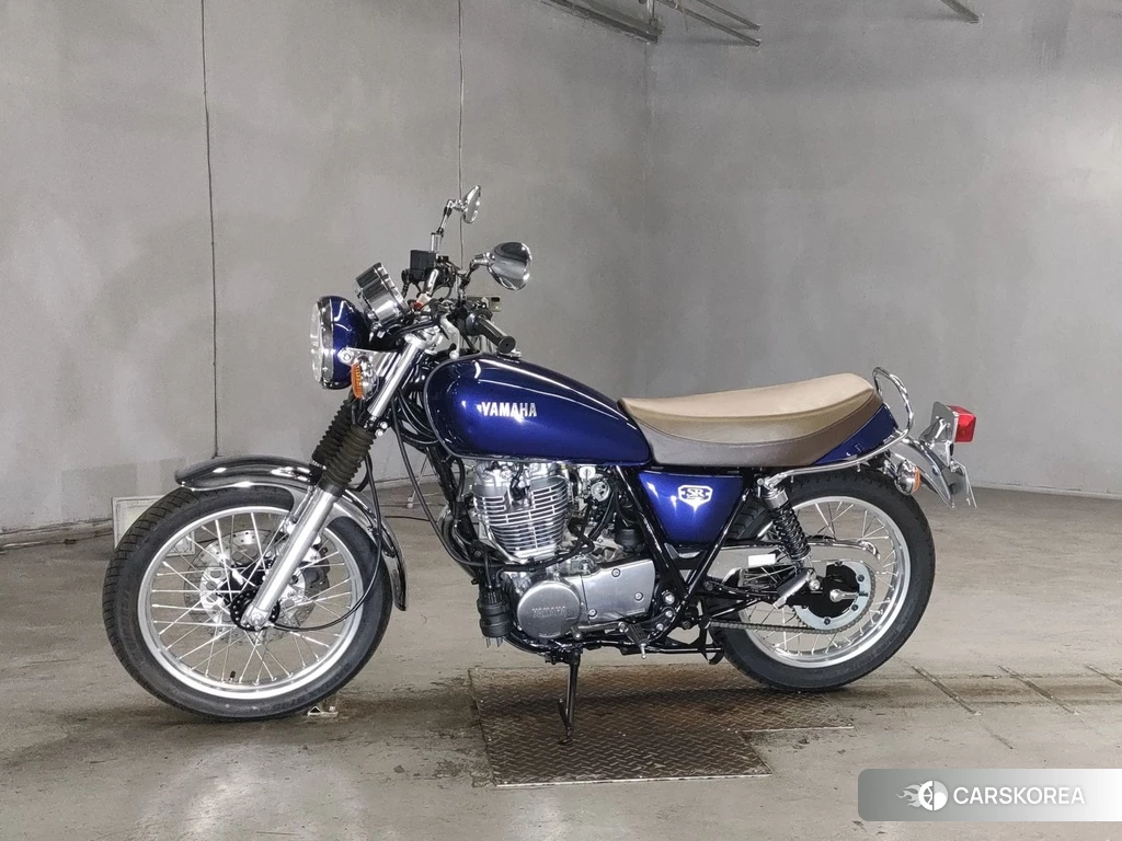 Проданный Yamaha SR 400 2021 из Японии