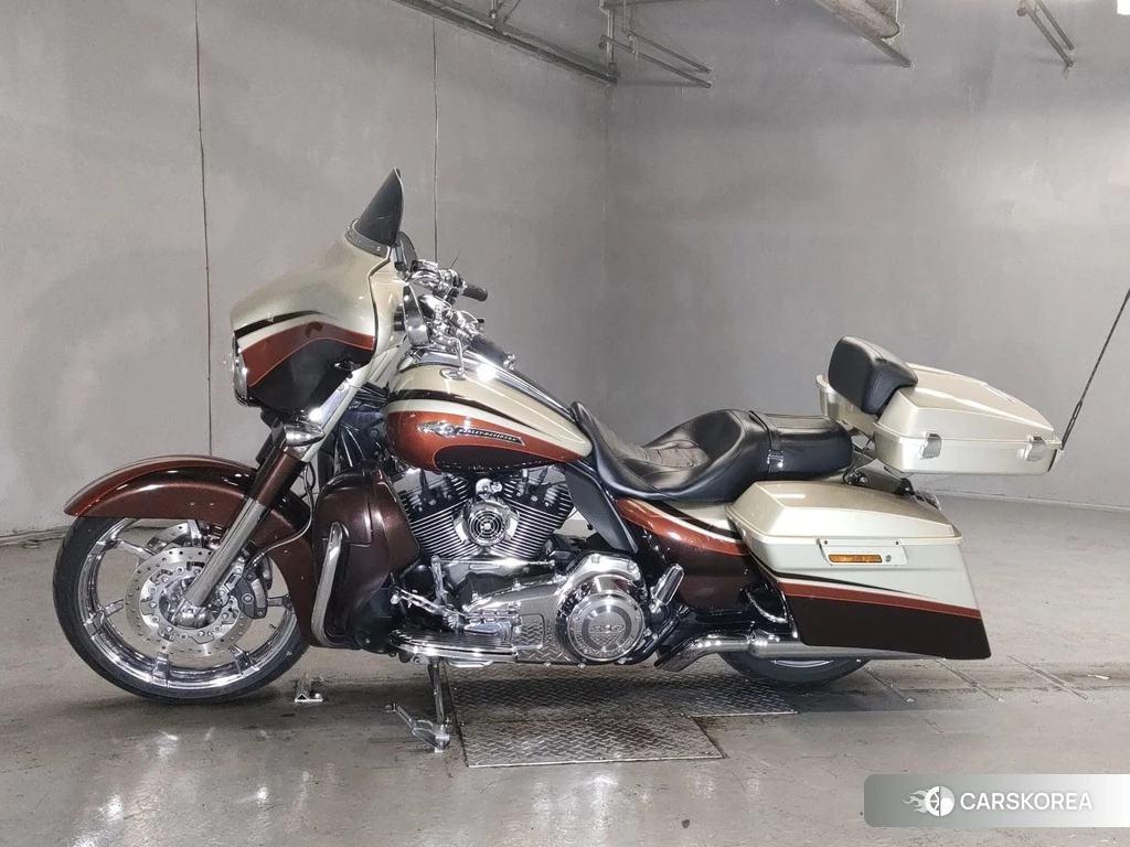 Проданный Harley-Davidson Street Glide FLHXSE1800 CVO 2011 из Японии