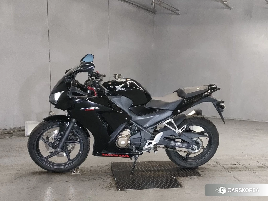 Проданный Honda CBR250R 2017 из Японии, фото 2