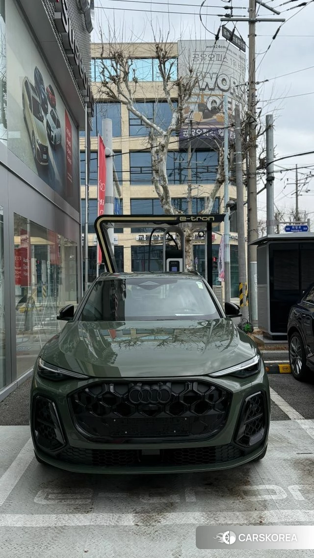 Audi Q5 (80A) 2025 Светло-зеленый из Кореи, фото 2