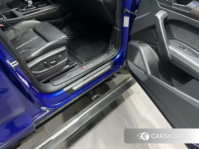 Audi Q5L 2021 Черный из Китая, фото 6