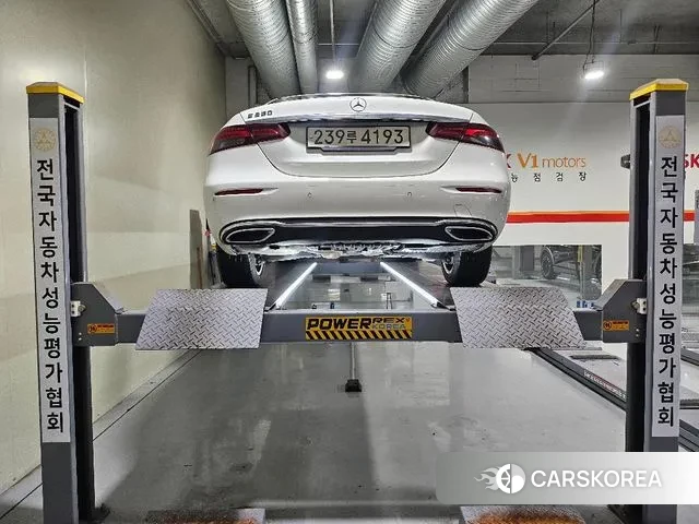 Mercedes-Benz E-Class W213 2022 Белый из Кореи, фото 2