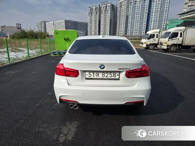 BMW 3 Series (F30) 2018 Белый из Кореи, фото 2