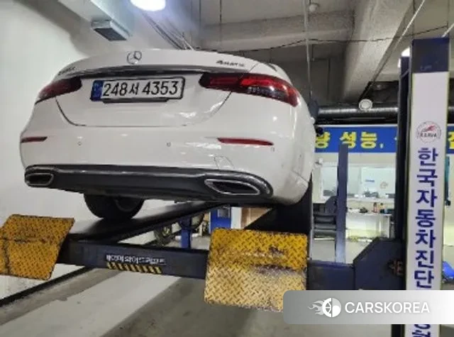 Mercedes-Benz E-Class W213 2023 Белый из Кореи, фото 2