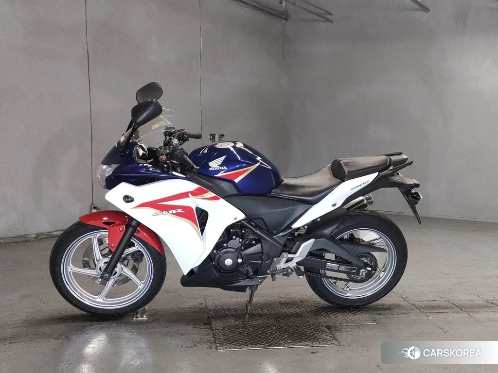 Проданный Honda CBR250R 2011 из Японии, фото 2