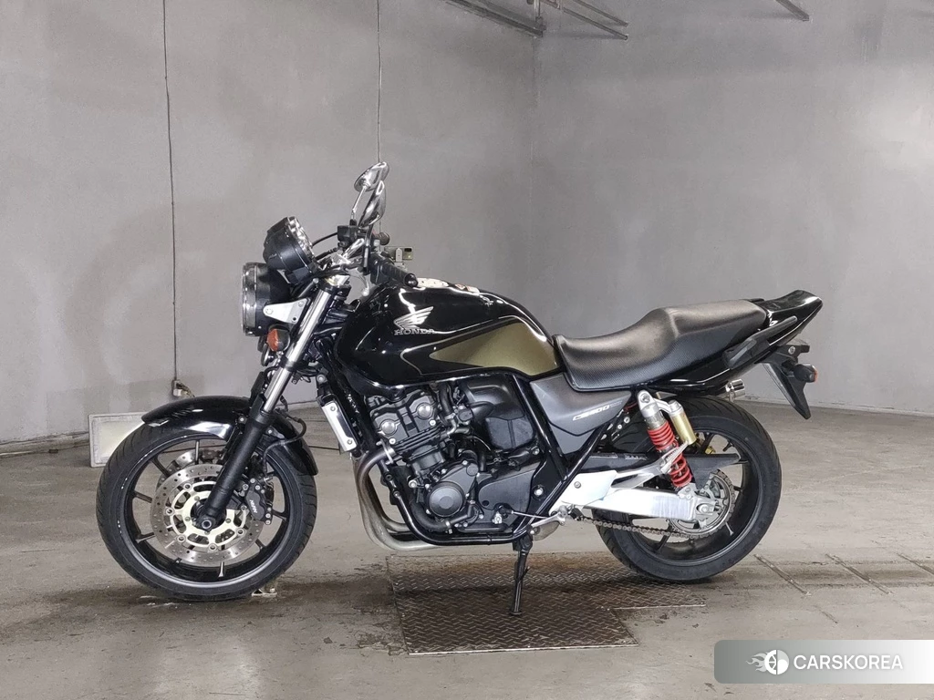 Проданный Honda CB400SF 2016 из Японии
