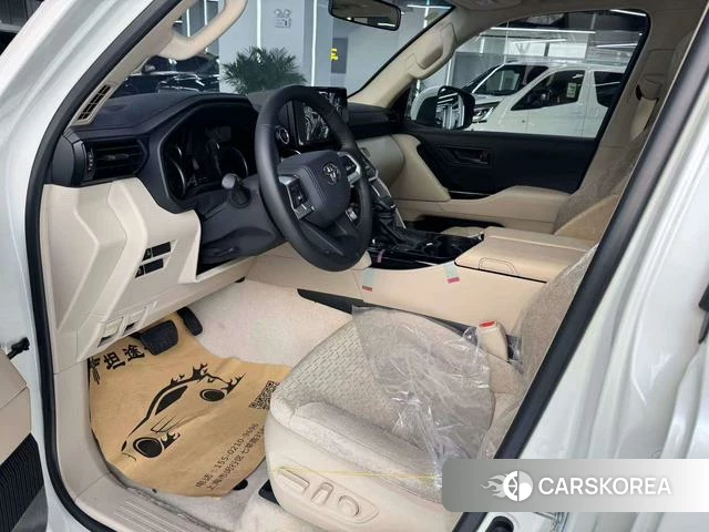 Toyota Land Cruiser (imported) 2024 Белый из Китая, фото 2