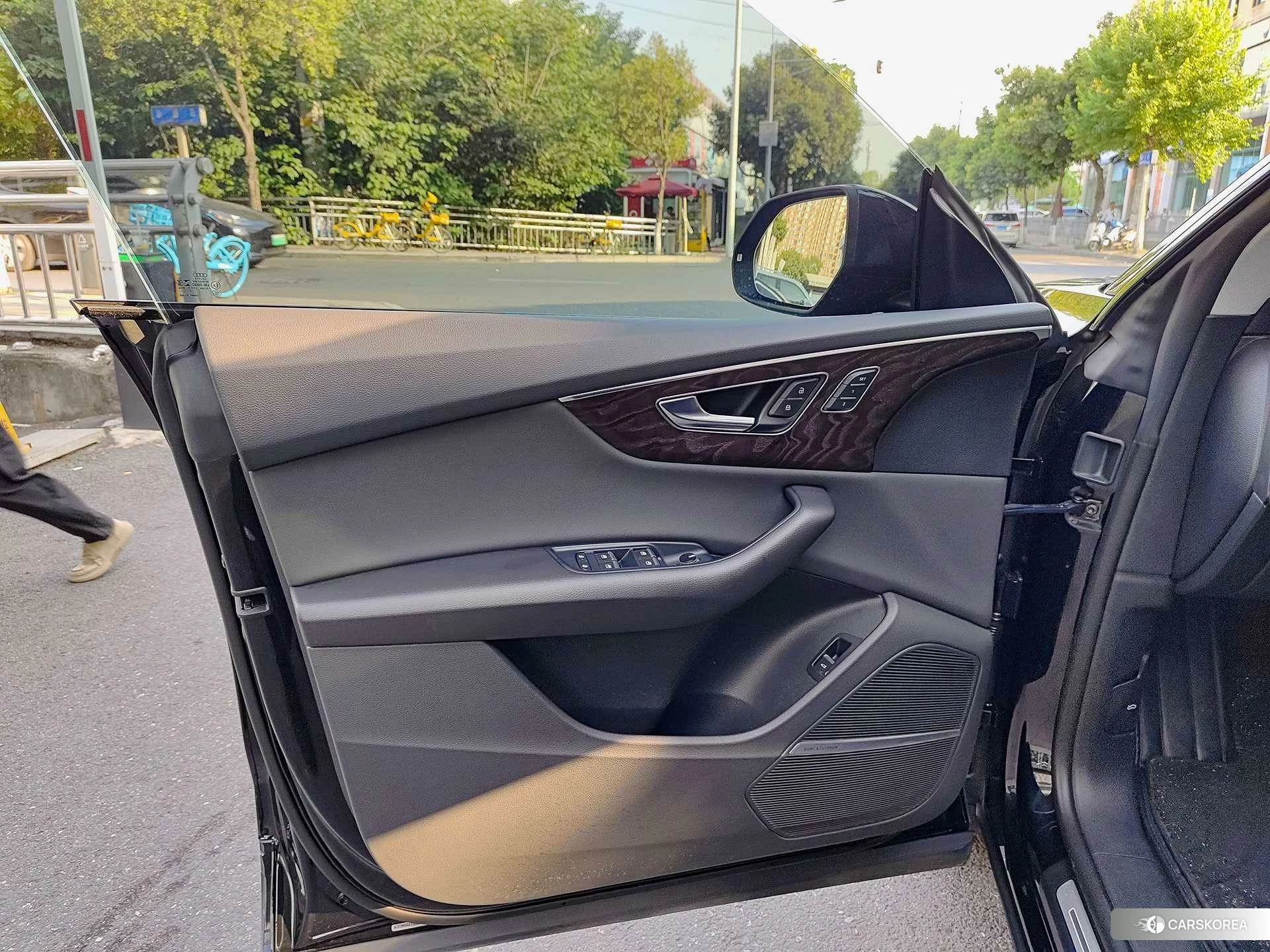 Audi Q8 2021 Черный из Китая, фото 3