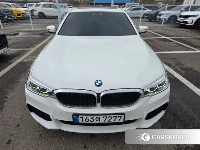 BMW 5 Series (G30) 2018 Белый из Кореи, фото 2