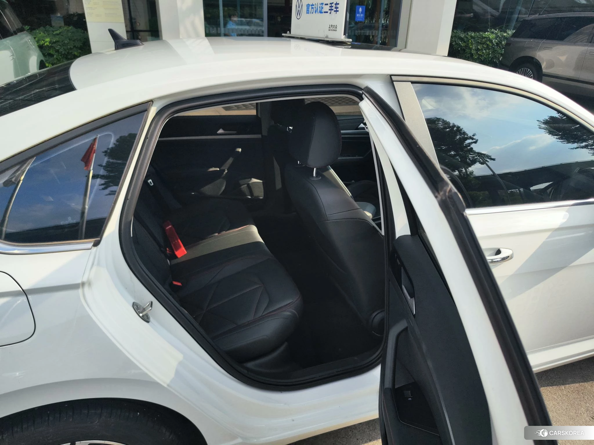 Volkswagen Lavida 2023 Белый из Китая, фото 2