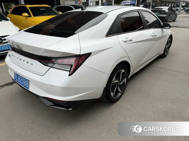 Hyundai Elantra 2023 Белый из Китая, фото 5