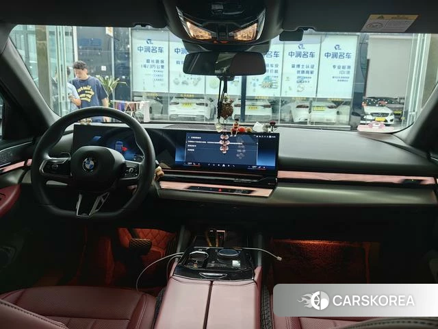 BMW 5 series 2024 Черный из Китая, фото 4
