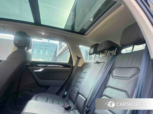 Volkswagen Touareg id 4213918 из Китая 12
