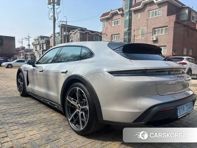 Porsche Taycan id 3776189 из Кореи 8