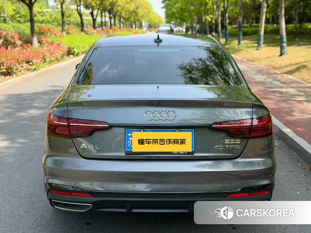 Audi A4L 2023 Темно-серый из Китая, фото 2