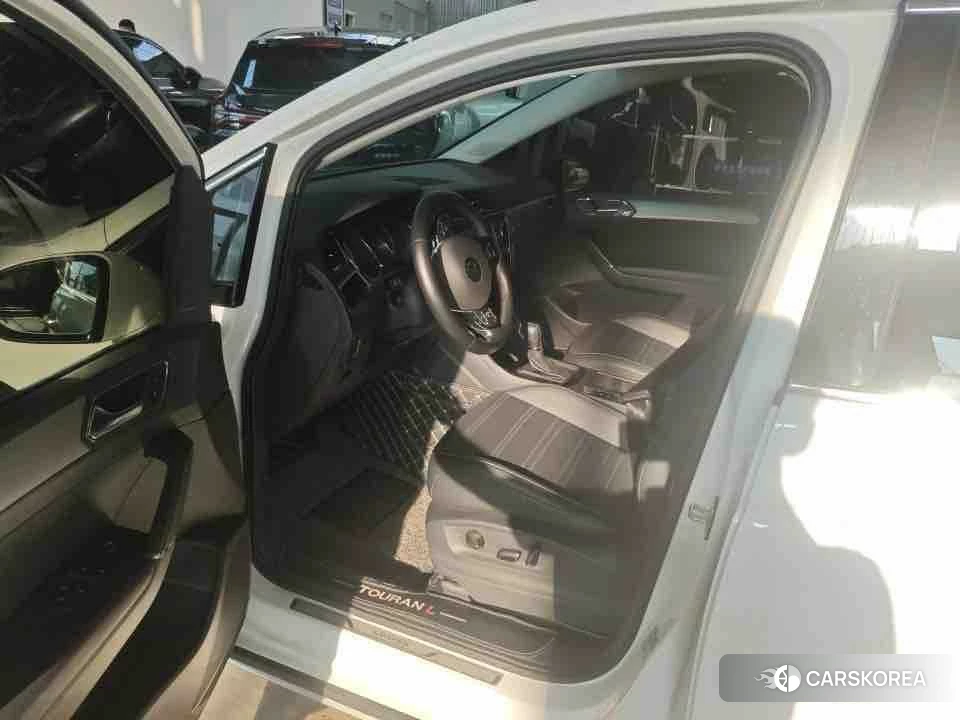 Volkswagen Touran L id 4452098 из Китая 7