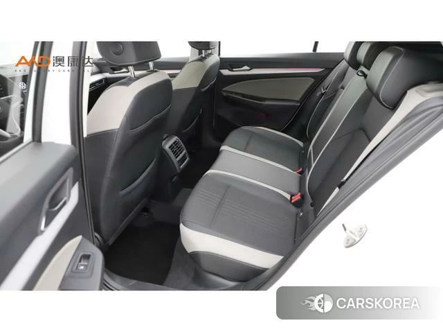 Volkswagen Golf 2024 Белый из Китая, фото 2