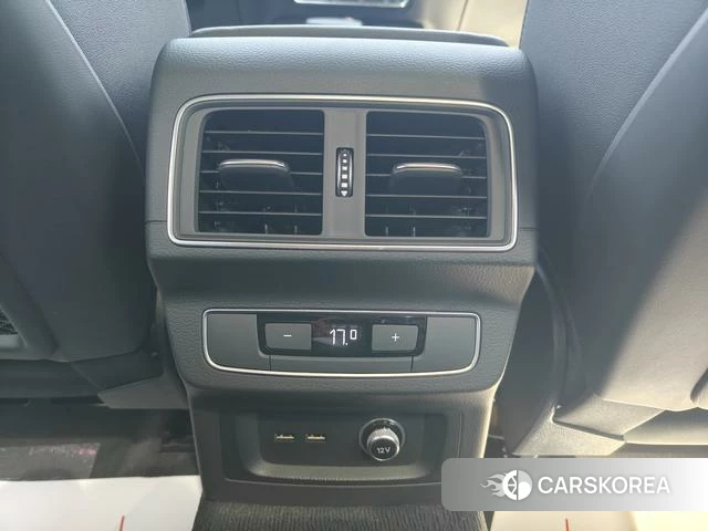 Audi Q5L id 3920685 из Китая 12