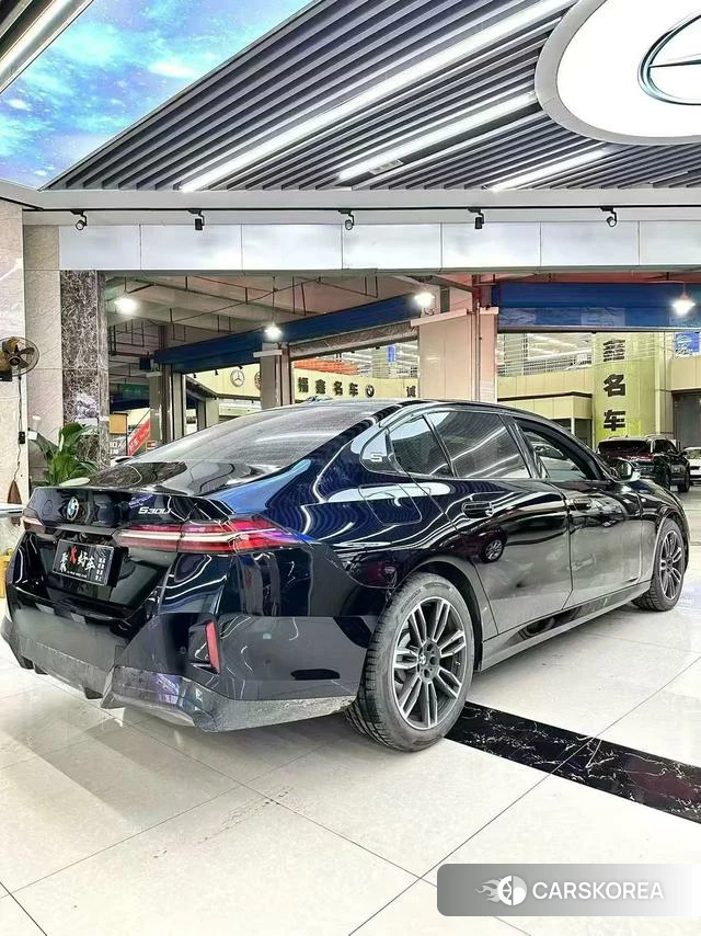 BMW 5 series 2025 Черный из Китая, фото 2