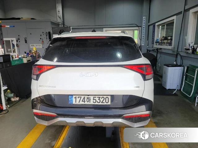 Kia Sportage 5th Generation Hybrid 2023 Белый из Кореи, фото 2