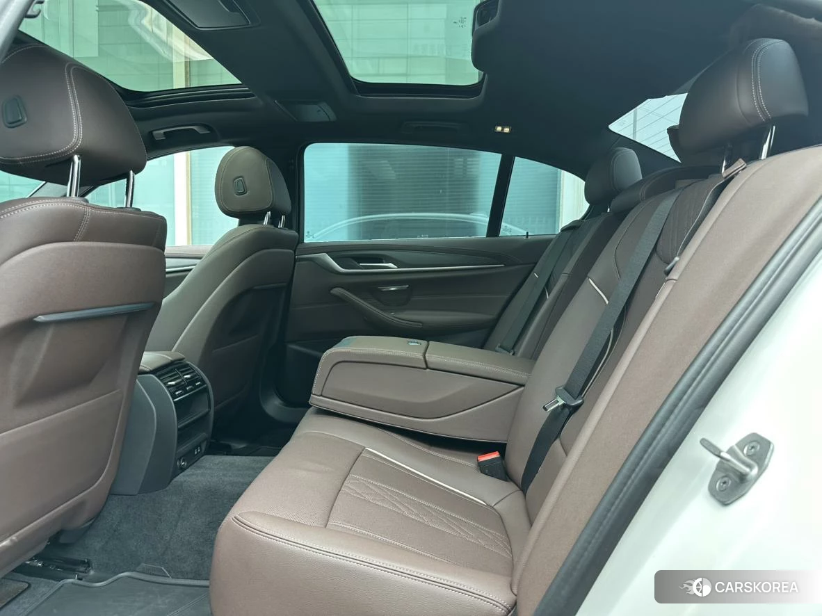 BMW 5 series 2021 Белый из Китая, фото 2