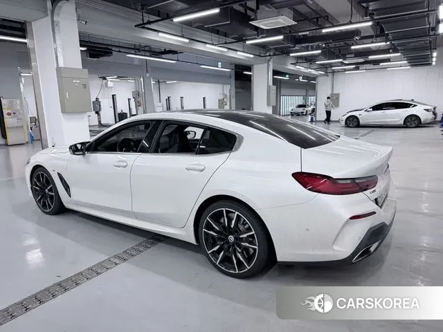 BMW 8 Series (G15) 2023 Белый из Кореи, фото 2