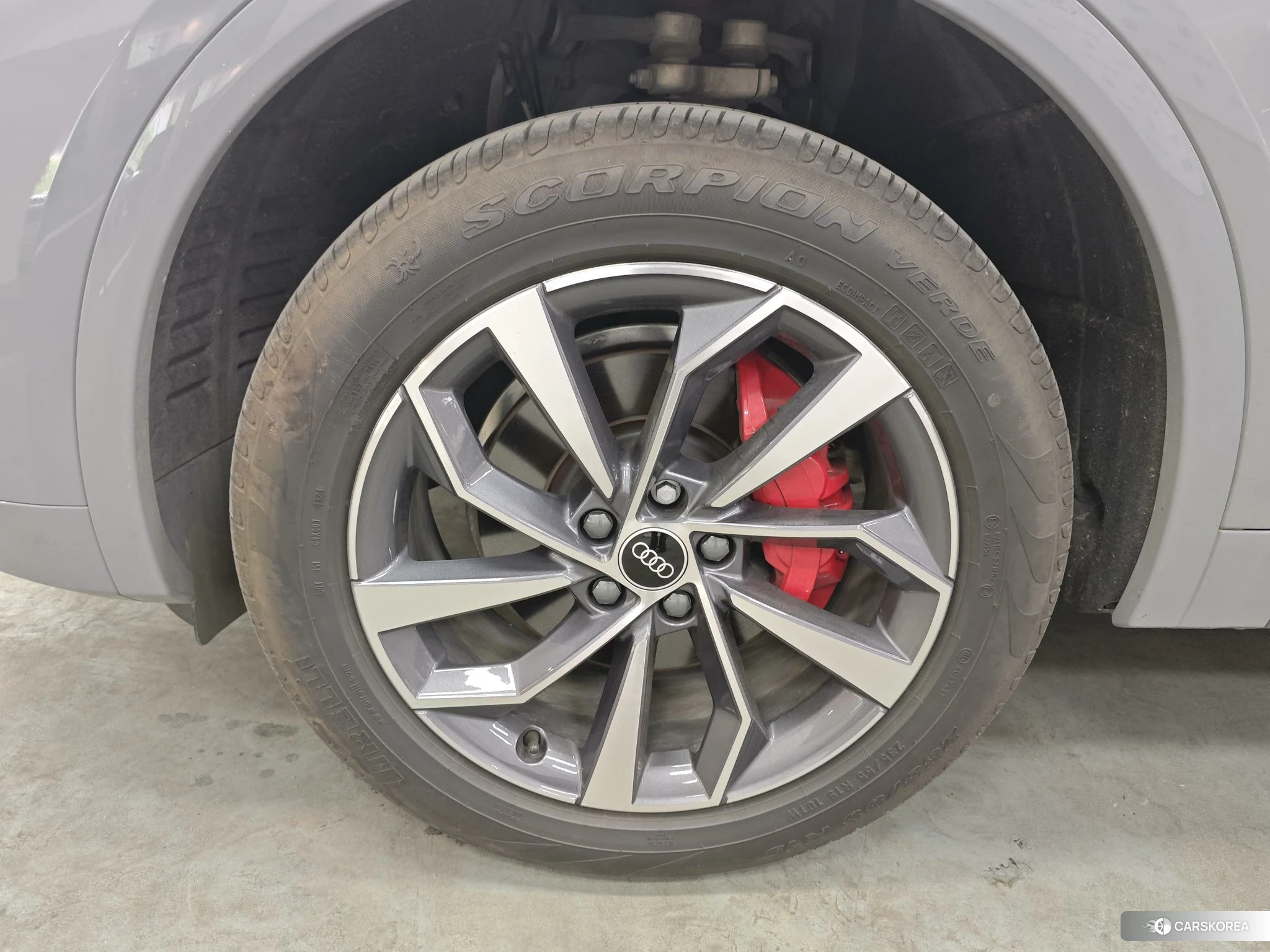 Audi Q5L id 4406077 из Китая 10