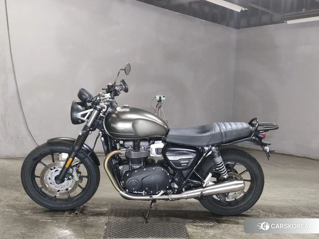 Проданный Triumph STREET TWIN 2023 из Японии