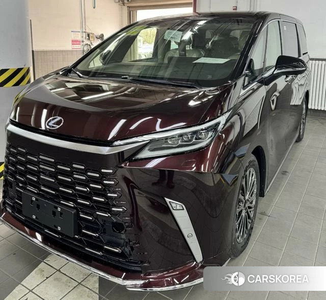 Lexus LM 2026 Красный из Китая, фото 3