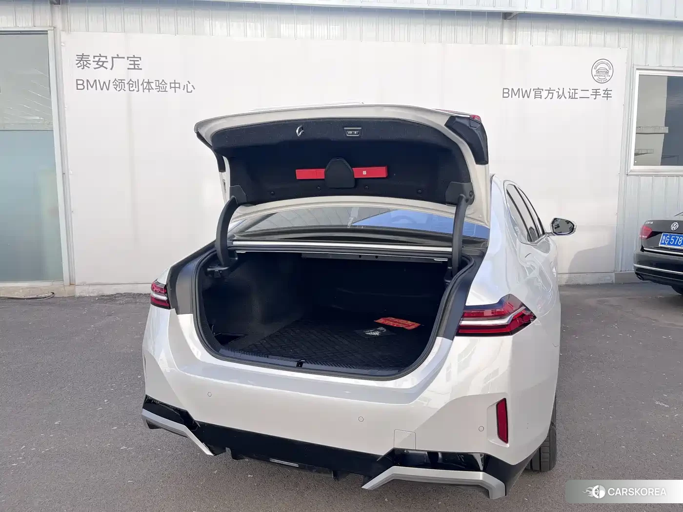 BMW i5 id 4538984 из Китая 8