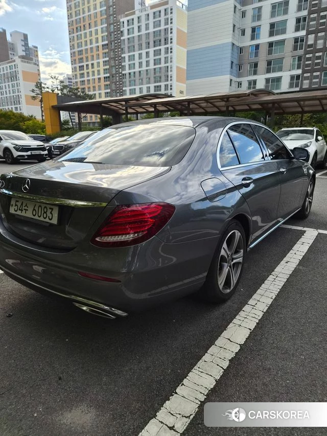 Mercedes-Benz E-Class W213 2018 Серебристо-серый из Кореи, фото 2