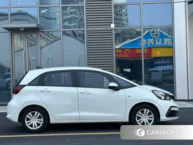 Honda Fit 2023 Белый из Китая, фото 2