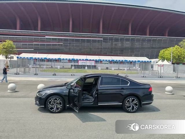 Volkswagen Magotan 2022 Черный из Китая, фото 2