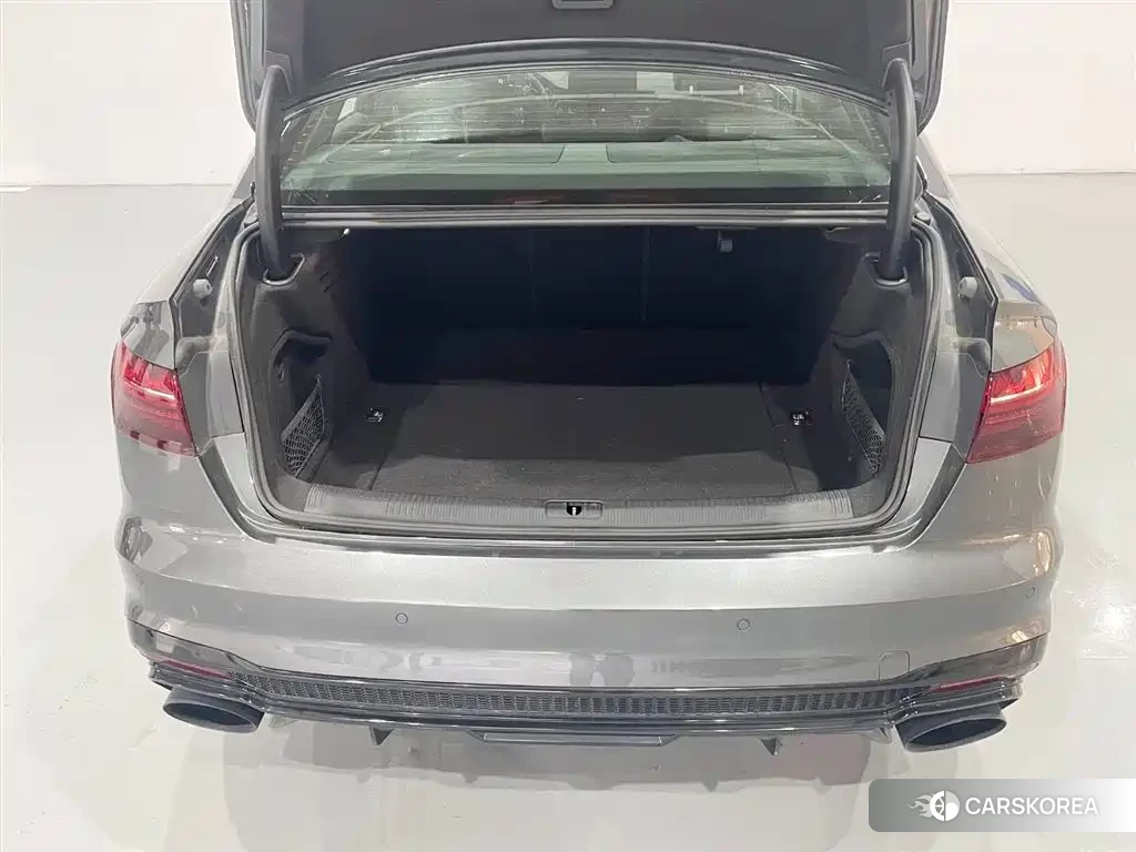 Audi A4L 2024 Silver/gray из Китая, фото 5