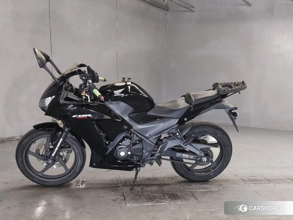Проданный Honda CBR250R 2015 из Японии