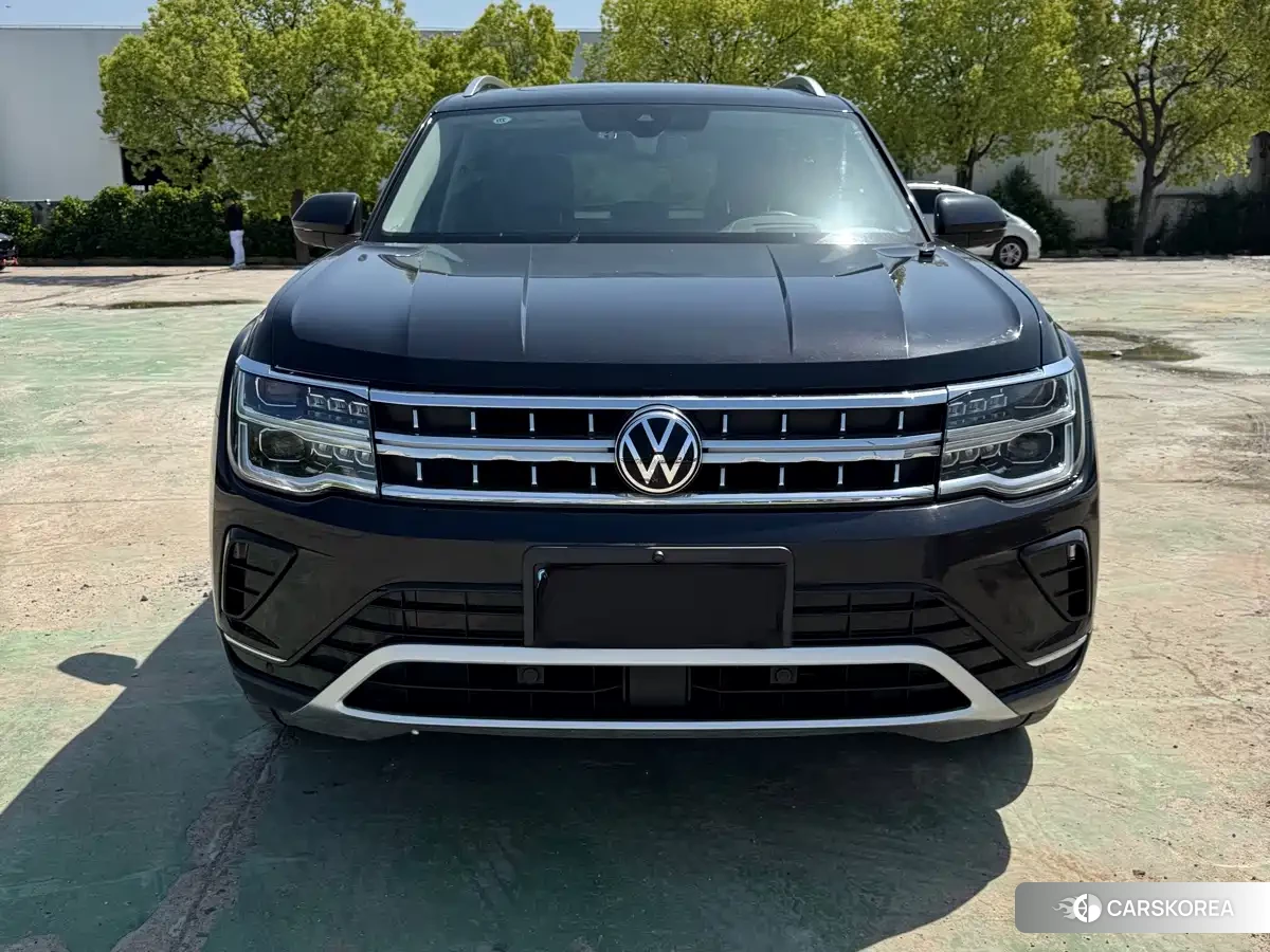Volkswagen Touareg 2024 Черный из Китая, фото 2