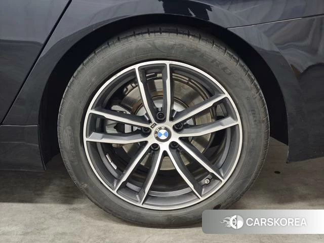 BMW 5 series PHEV id 4212859 из Китая 12