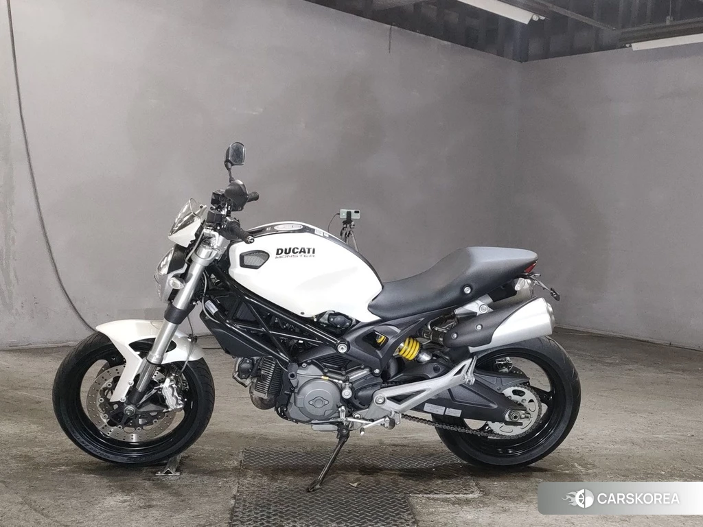 Проданный Ducati MONSTER 696 2010 из Японии