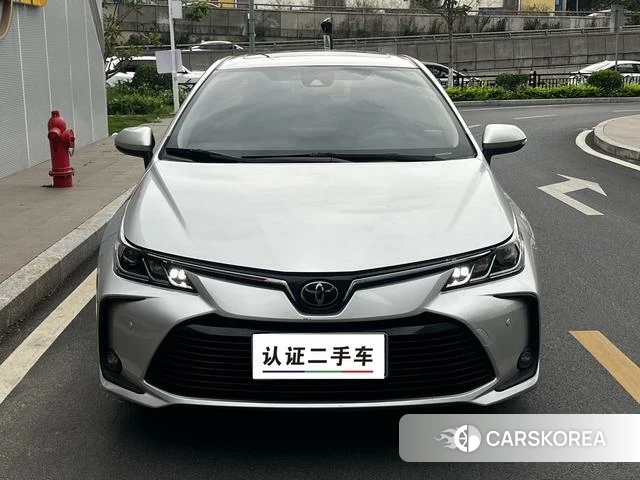 Toyota Corolla 2021 Серебристо-серый из Китая, фото 2