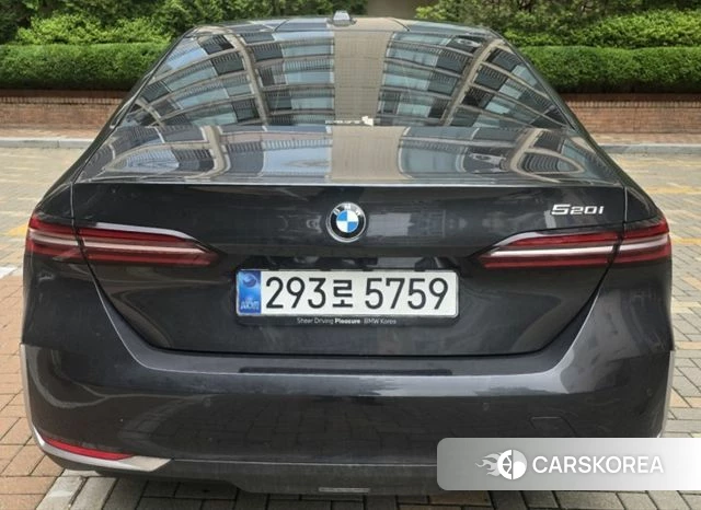 BMW 5 Series (G60) 2025 Серый из Кореи, фото 2