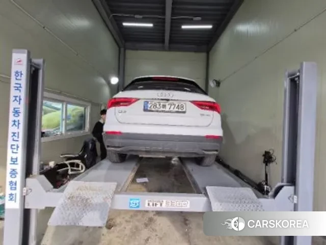 Audi Q3 (F3) 2020 Белый из Кореи, фото 2