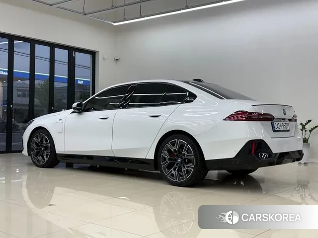 BMW 5 Series (G60) id 3543988 из Кореи 12