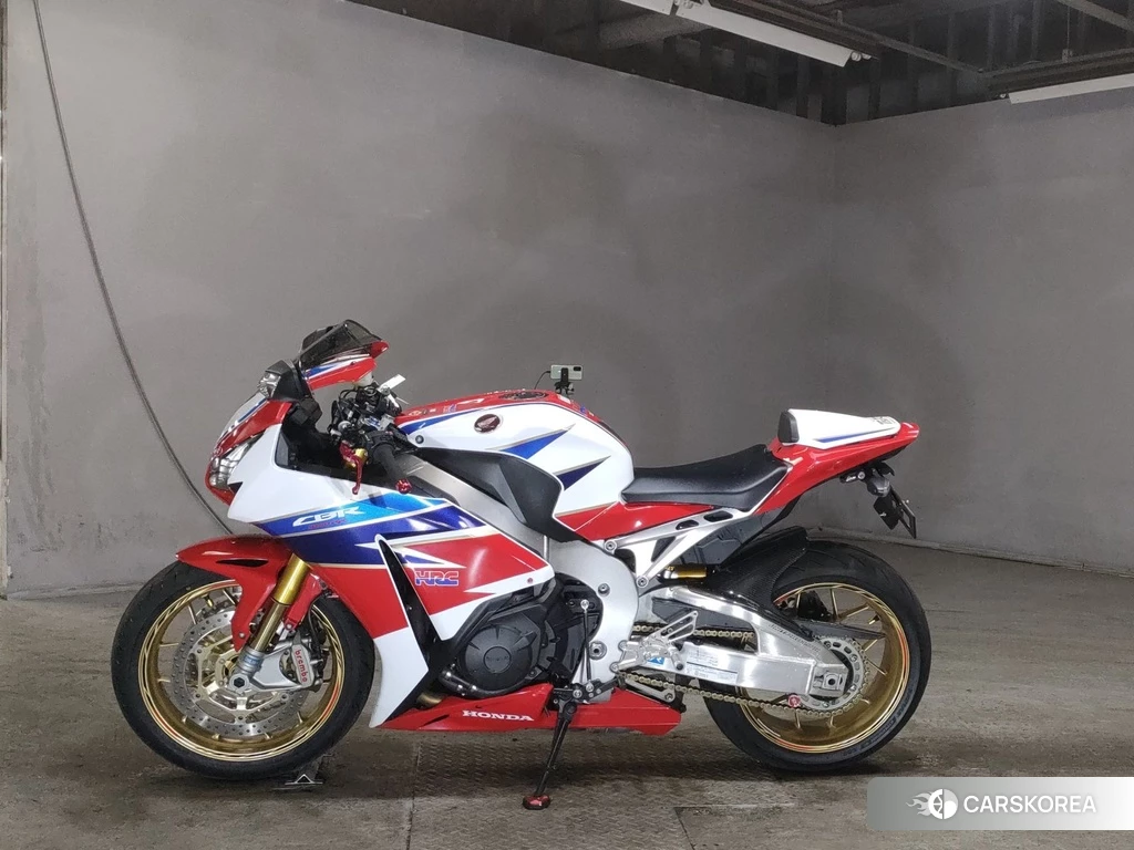 Проданный Honda CBR1000RR 2016 из Японии, фото 2