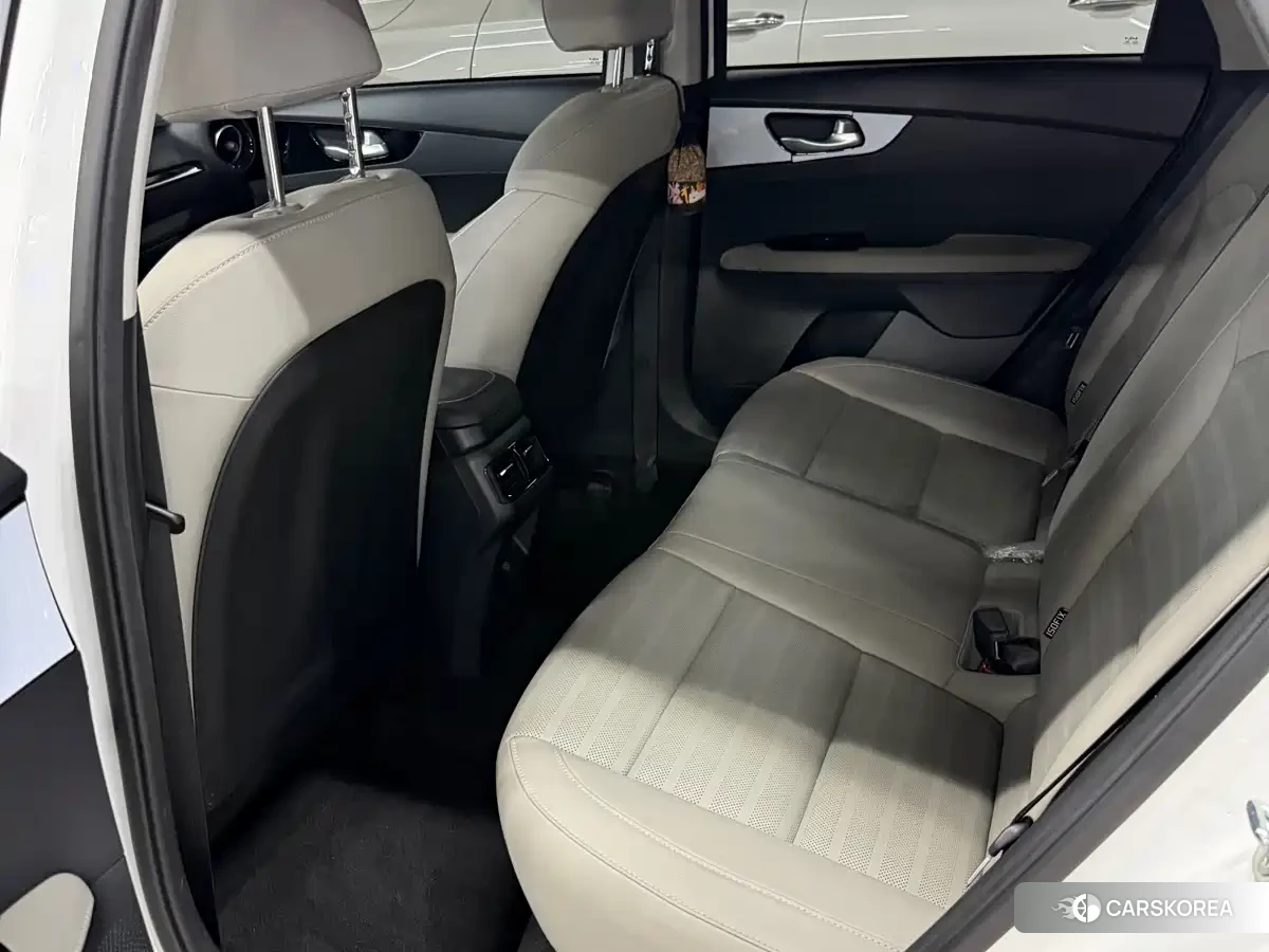 Kia K3 2024 Белый из Китая, фото 2