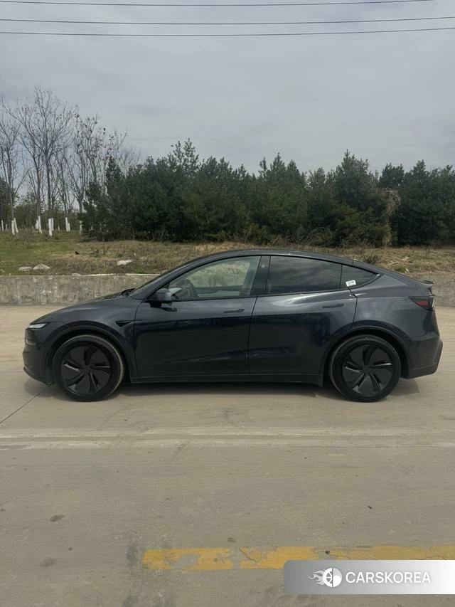 Tesla Model Y 2025 Черный из Китая, фото 2